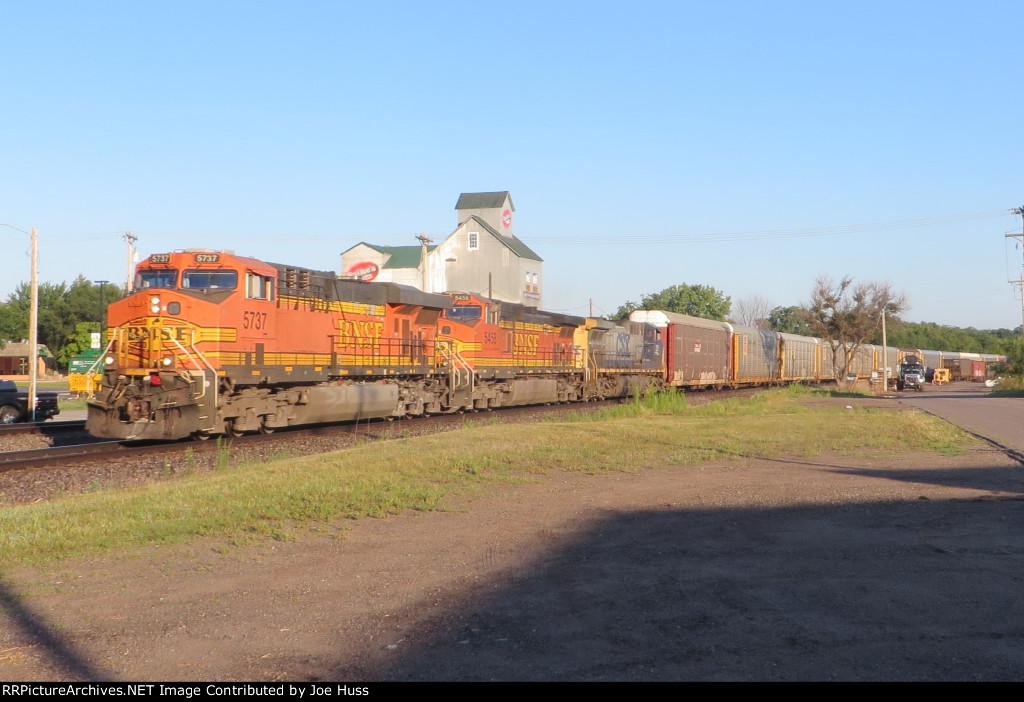 BNSF 5737 East